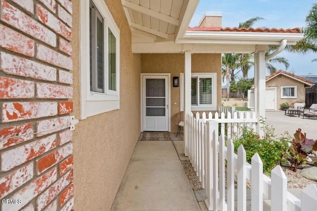 Photo of 215 Apple Avenue, Ventura, CA 93004 (MLS # V1-35543)