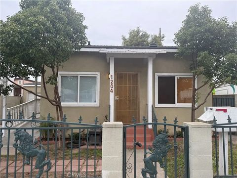 Photo of 1204 E Smith Pl, Long Beach, CA 90806 (MLS # SR26090327)