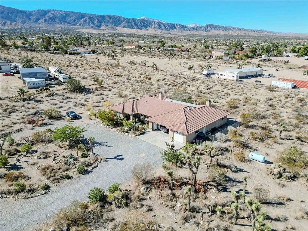 Photo of 11522 Ponderosa Rd, Pinon Hills, CA 92372 (MLS # DW26097669)