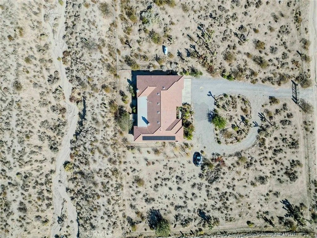 Photo of 11522 Ponderosa Rd, Pinon Hills, CA 92372 (MLS # DW26097669)
