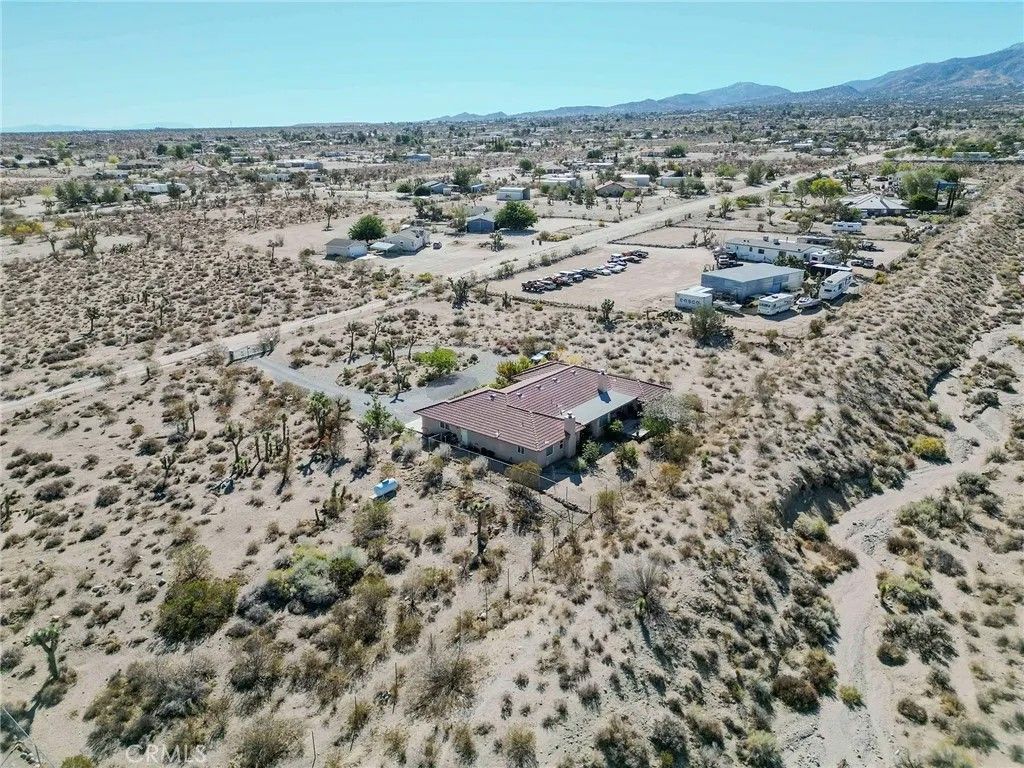 Photo of 11522 Ponderosa Rd, Pinon Hills, CA 92372 (MLS # DW26097669)