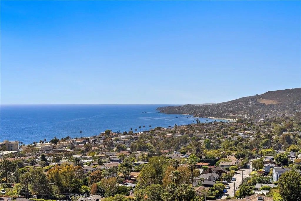 Photo of 2147 Crestview Dr, Laguna Beach, CA 92651 (MLS # LG26095065)