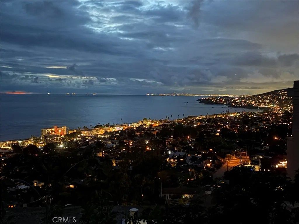 Photo of 2147 Crestview Dr, Laguna Beach, CA 92651 (MLS # LG26095065)