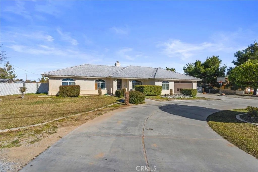 Photo of 15120 Live Oak St, Hesperia, CA 92345 (MLS # HD26010624)