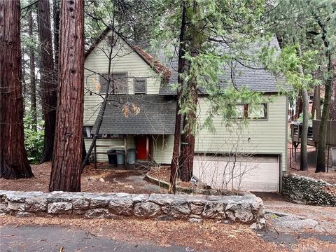 Photo of 195 Cedar Circle, Lake Arrowhead, CA 92352 (MLS # IG26003177)