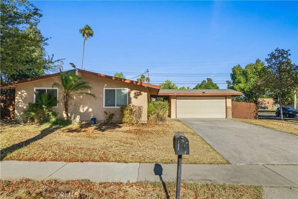 6790 El Cajon Dr