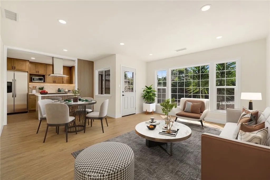 2106 W Cerritos