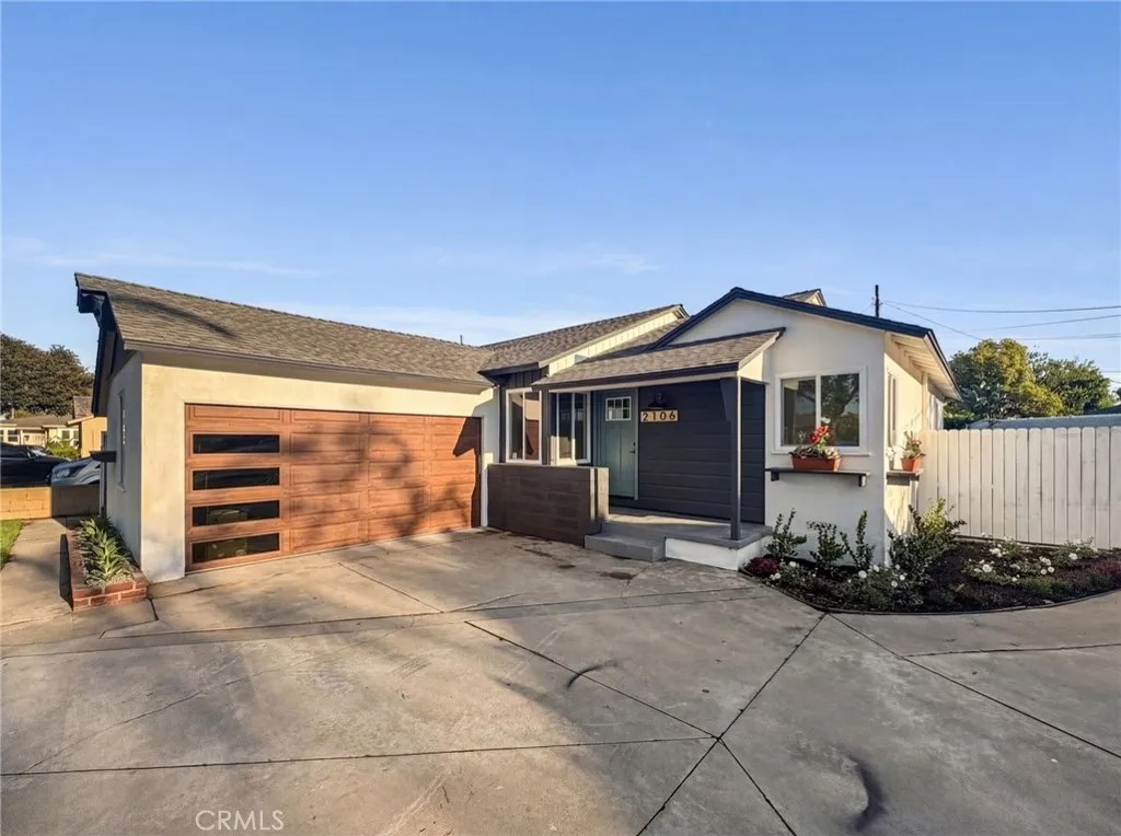 2106 W Cerritos