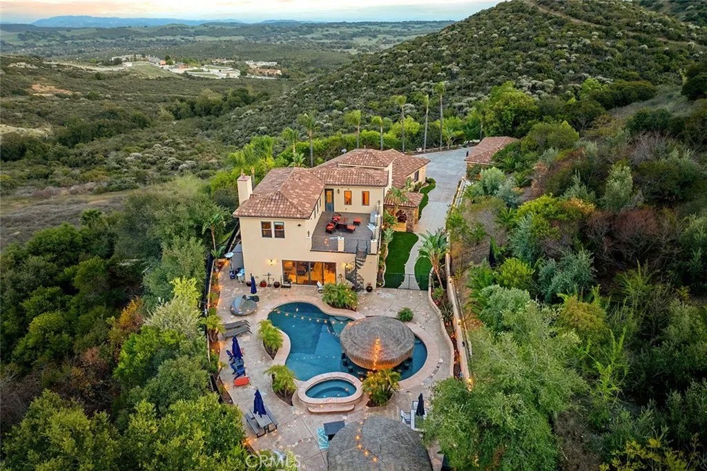 21128 Via Los Laureles