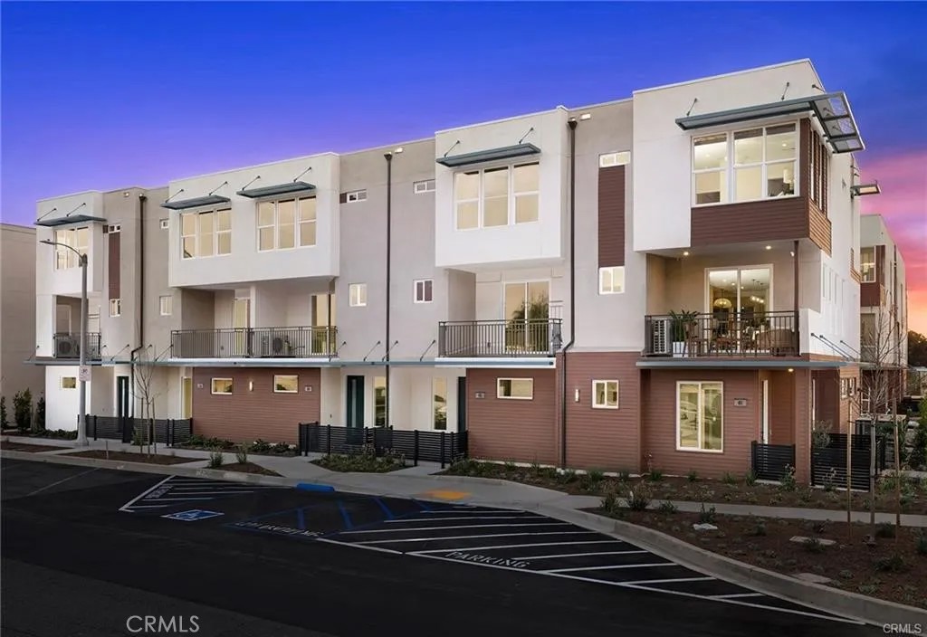 629 E Mission