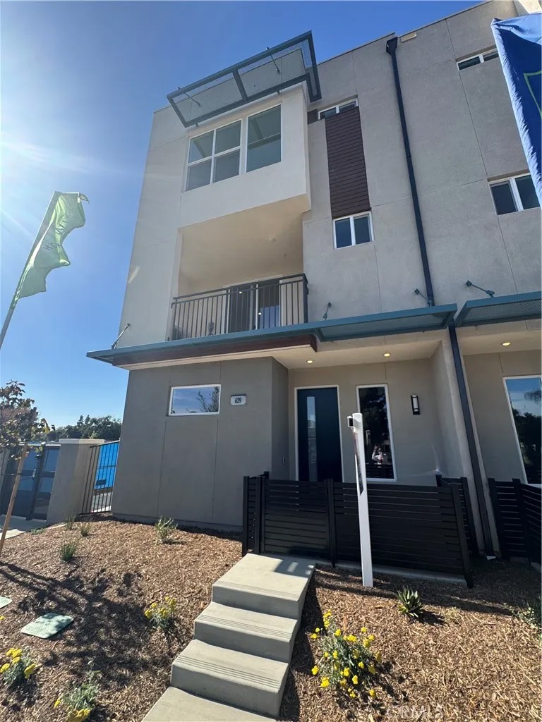 629 E Mission