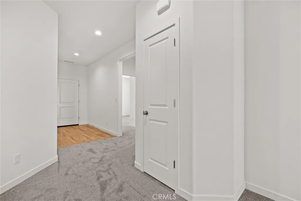 372 Bainbridge