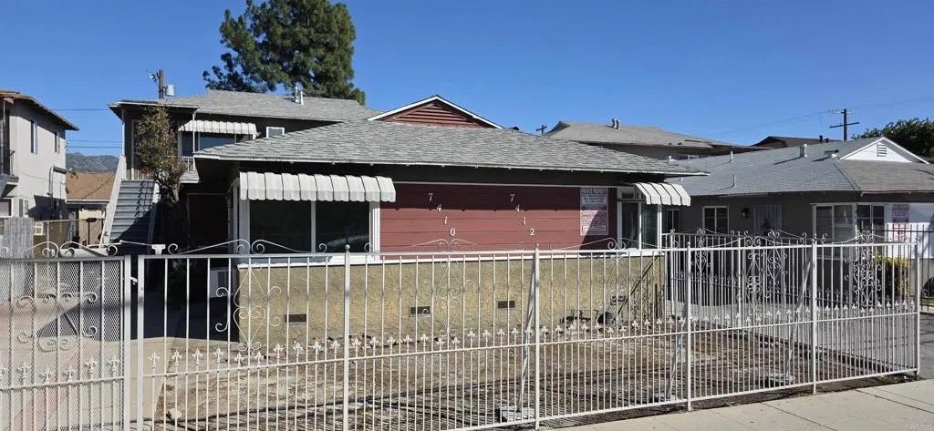 Photo of 7410 Vineland Avenue, Sun Valley, CA 91352 (MLS # NDP2604254)