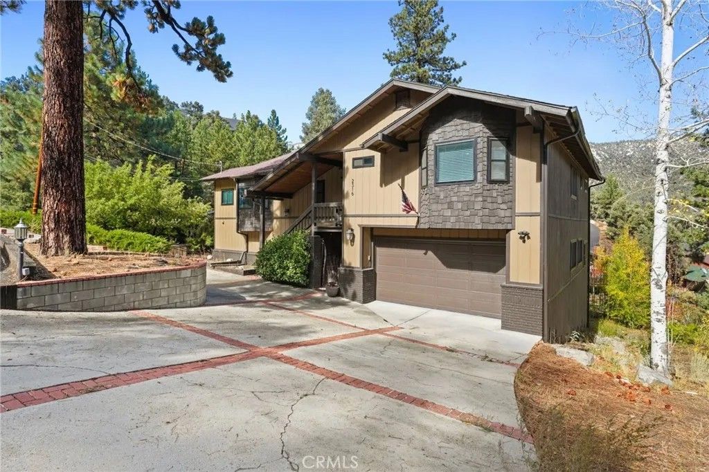Photo of 2316 Cedarwood Drive, Pine Mountain Club, CA 93222 (MLS # SR25242005)