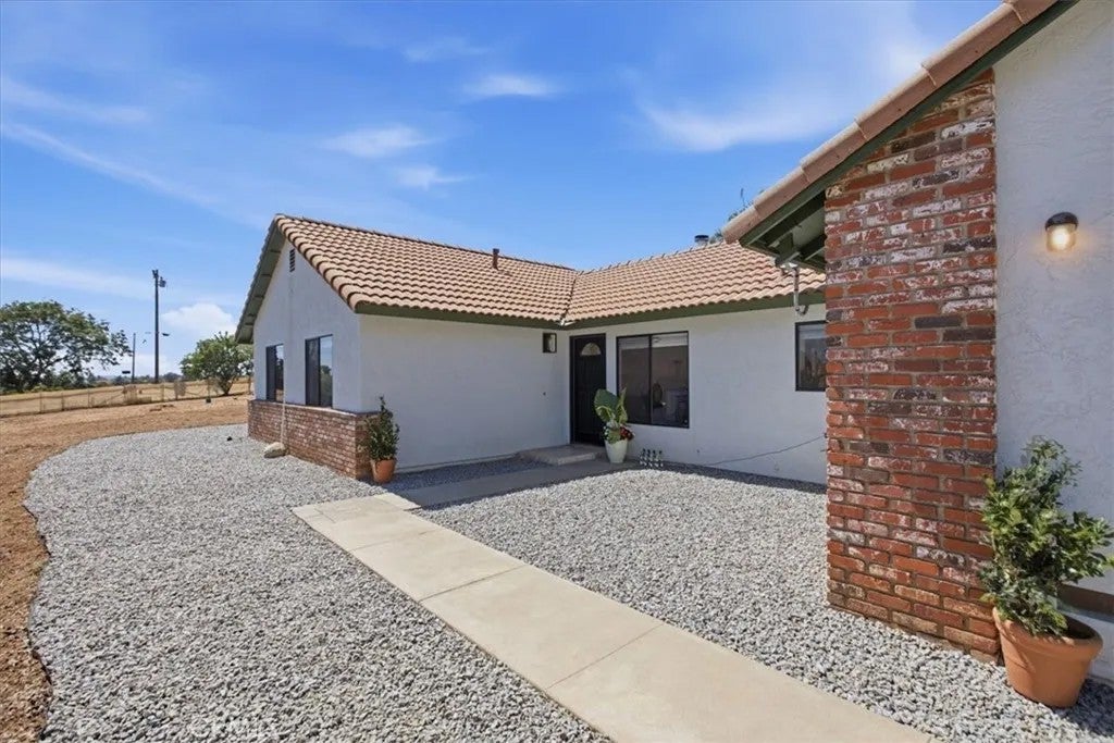 Photo of 1340 Via Feliz, Fallbrook, CA 92028 (MLS # IV26135830)