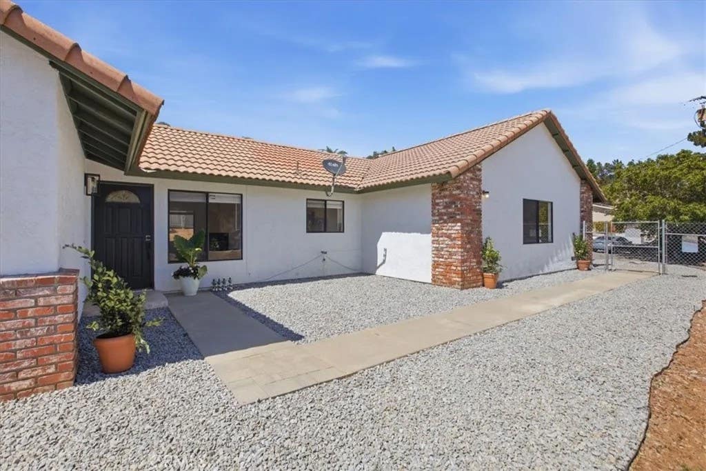 Photo of 1340 Via Feliz, Fallbrook, CA 92028 (MLS # IV26135830)