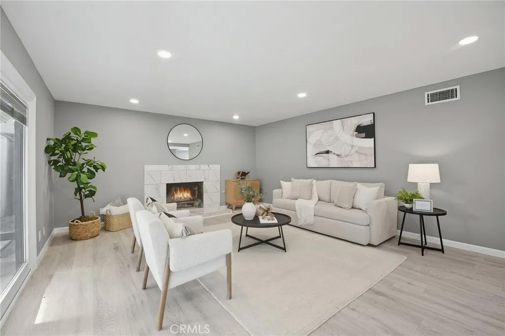 1548 Lacewood