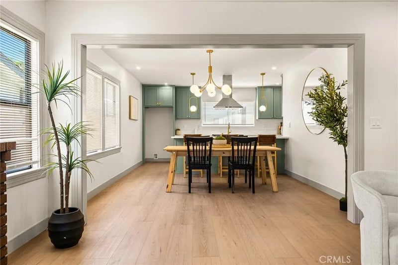 1132 W 56th