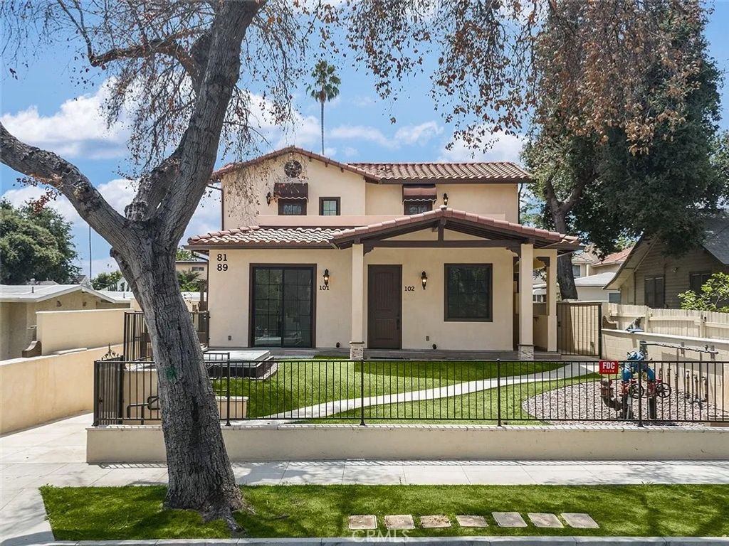 Photo of 89 N Grand Oaks Ave #103, Pasadena, CA 91107 (MLS # WS26081737)