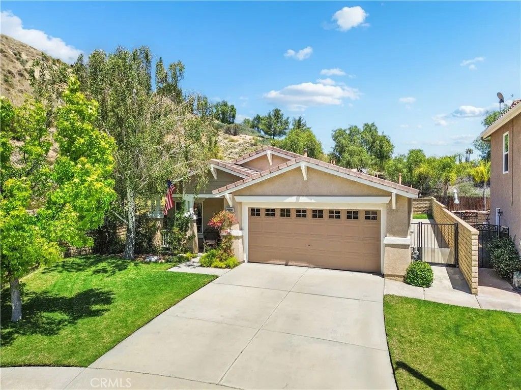 Photo of 29890 Berkshire PL, Castaic, CA 91384 (MLS # SR26104234)