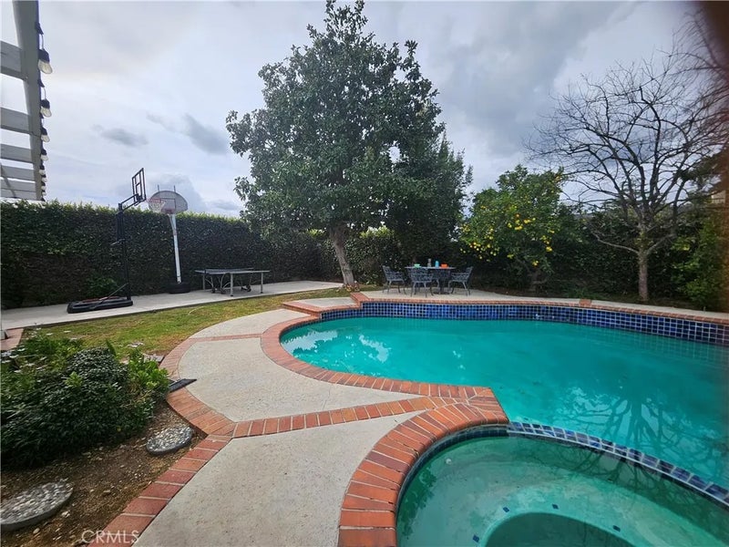 5735 Stonecrest