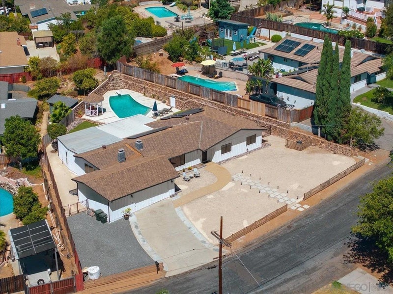 2073 Ginny Ln