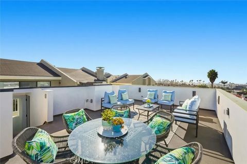 Tiny photo for 617 N Irena Avenue #B, Redondo Beach, CA 90277 (MLS # SB25273019)