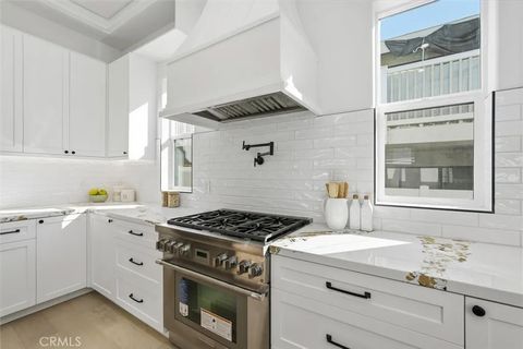 Tiny photo for 617 N Irena Avenue #B, Redondo Beach, CA 90277 (MLS # SB25273019)