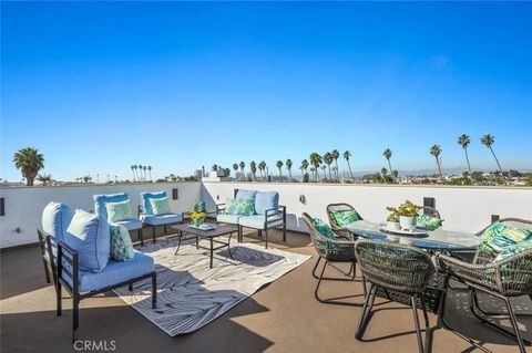 Tiny photo for 617 N Irena Avenue #B, Redondo Beach, CA 90277 (MLS # SB25273019)