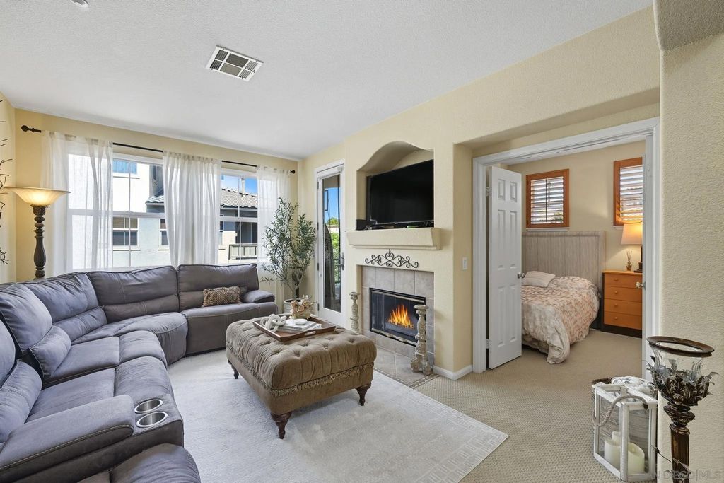 Photo of 380 Callesita Mariola, Chula Vista, CA 91914 (MLS # 250039187)