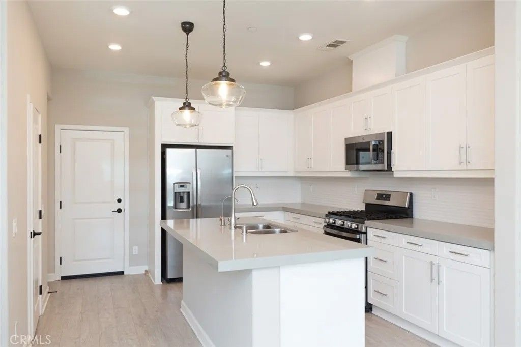 Photo of 1095 Delpy View, Vista, CA 92084 (MLS # OC25277756)