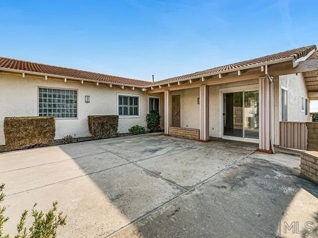 Photo of 1619 Calle De Primra, La Jolla, CA 92037 (MLS # 250032308)