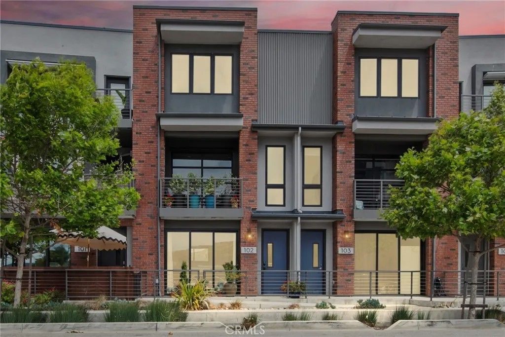 Photo of 2460 Victoria AVE #102, San Luis Obispo, CA 93401 (MLS # NS26091729)