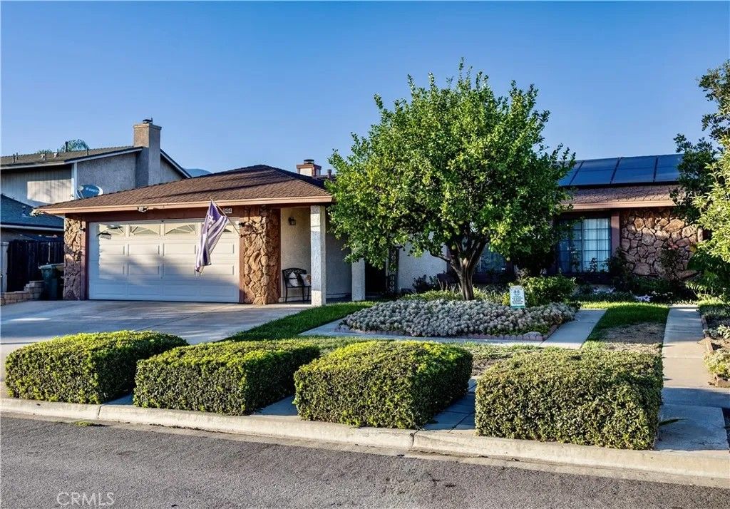 Photo of 15454 Raymond Ave, Fontana, CA 92336 (MLS # CV25244838)