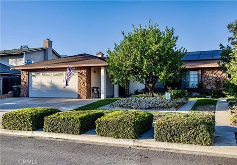 Photo of 15454 Raymond Ave, Fontana, CA 92336 (MLS # CV25244838)