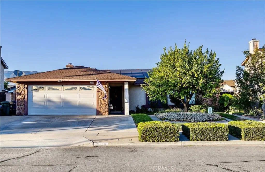 Photo of 15454 Raymond Ave, Fontana, CA 92336 (MLS # CV25244838)