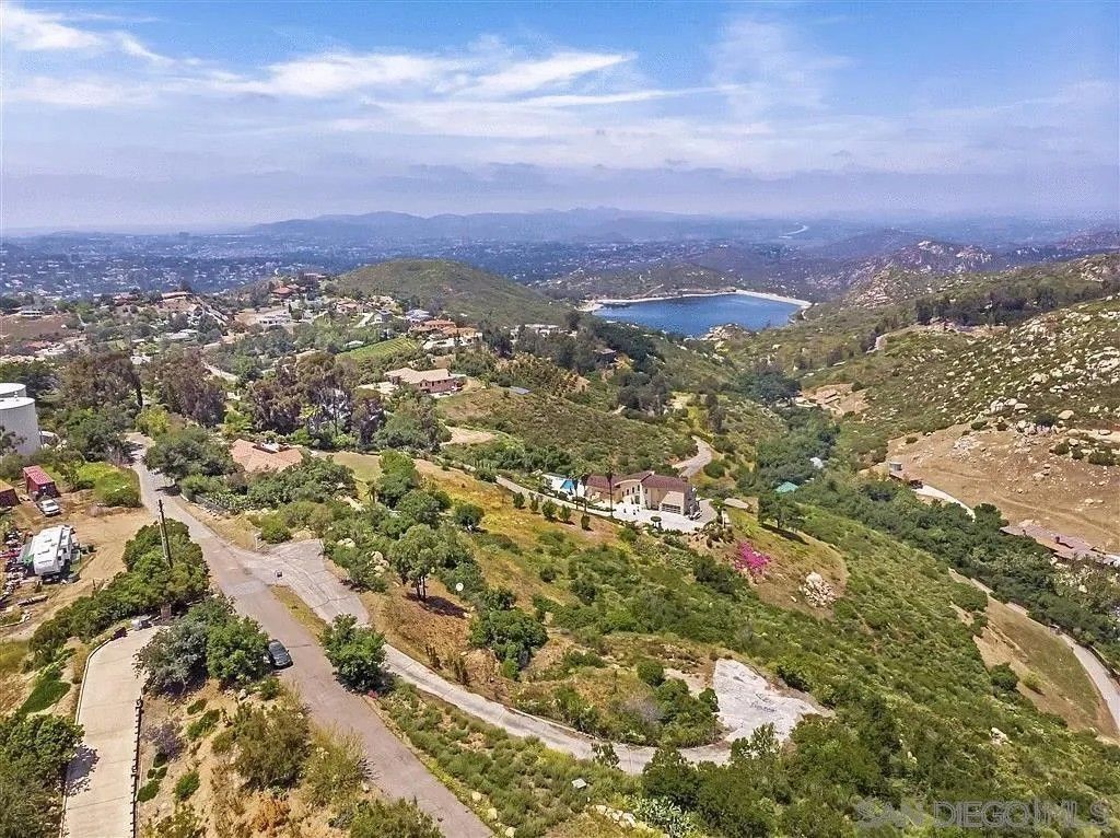 Photo of 15250 Skyridge Rd, Poway, CA 92064 (MLS # 250017804)