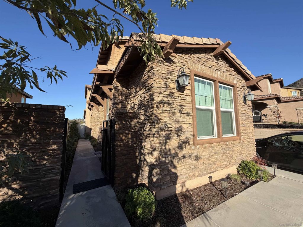 Photo of 338 Ventasso Way, Fallbrook, CA 92028 (MLS # 250044581)