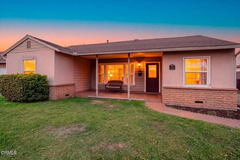 546 E Country Club Lane