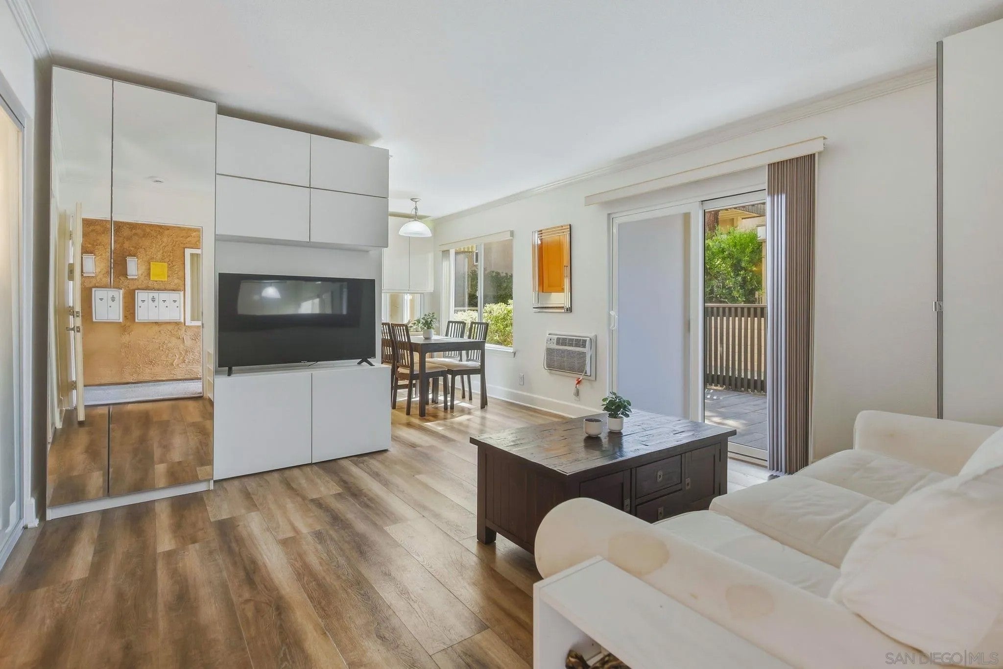 8581 Villa La Jolla J
