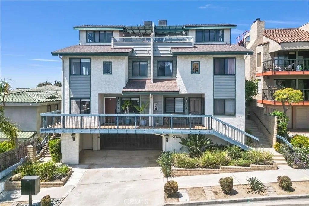 Photo of 2215 Molino Avenue #B, Signal Hill, CA 90755 (MLS # RS25281652)