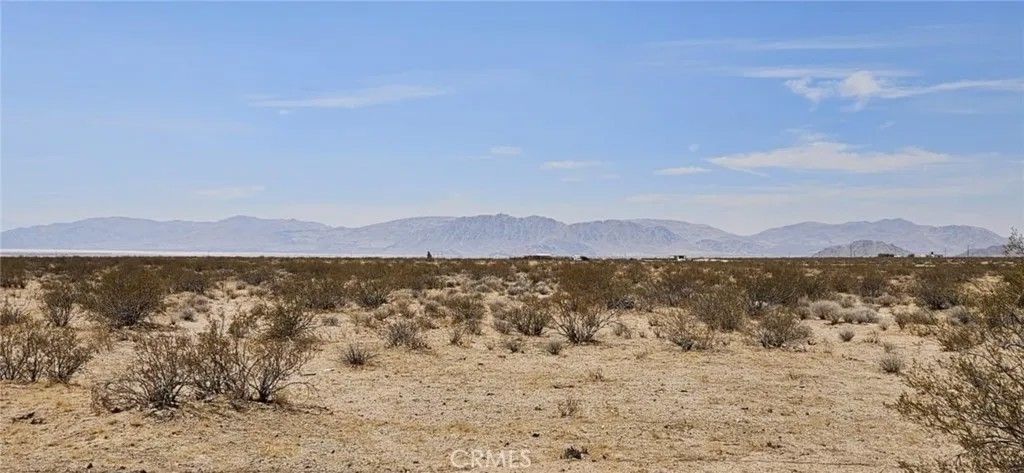 Photo of 800 Stella/Emerick's Rd, Lucerne Valley, CA 92356 (MLS # HD26003075)