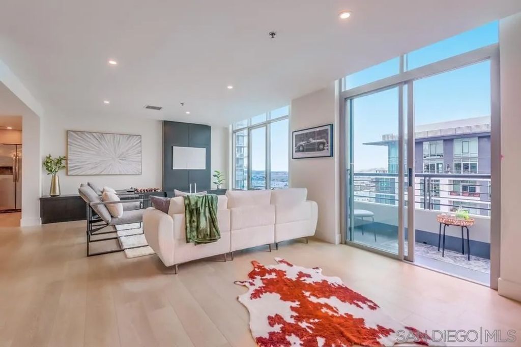 Photo of 425 W Beech St #1706, San Diego, CA 92101 (MLS # 2600023)