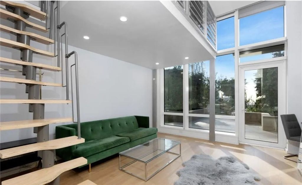 Photo of 877 Francisco #918, Los Angeles, CA 90017 (MLS # TR26001533)