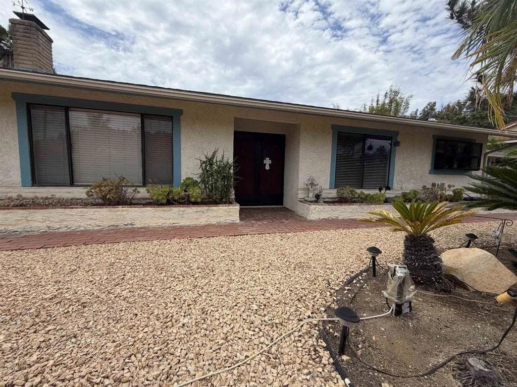 Photo of 1154 Monte Vista Dr, Vista, CA 92084 (MLS # NDP2606505)