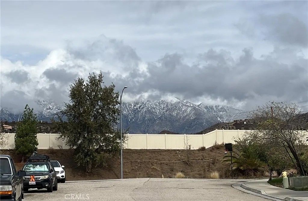 Photo of 1505 Willow Pl, Banning, CA 92220 (MLS # OC26011973)