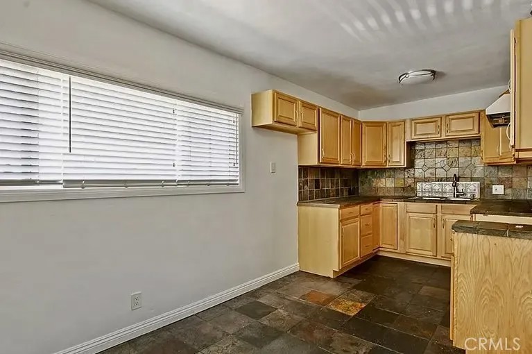 2535 W Imperial 5
