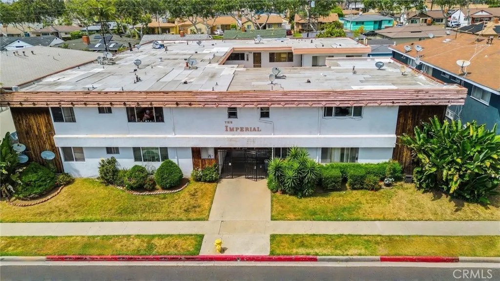 2535 W Imperial 5