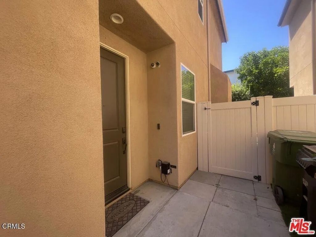 Photo of 12767937 N Keer Drive, Los Angeles, CA 91335 (MLS # P1-25039)