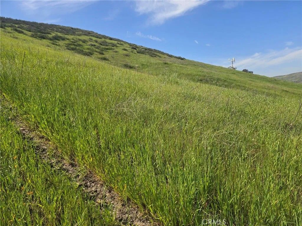 Photo of 1 Baker Ct, Lake Elsinore, CA 92530 (MLS # SW26047863)